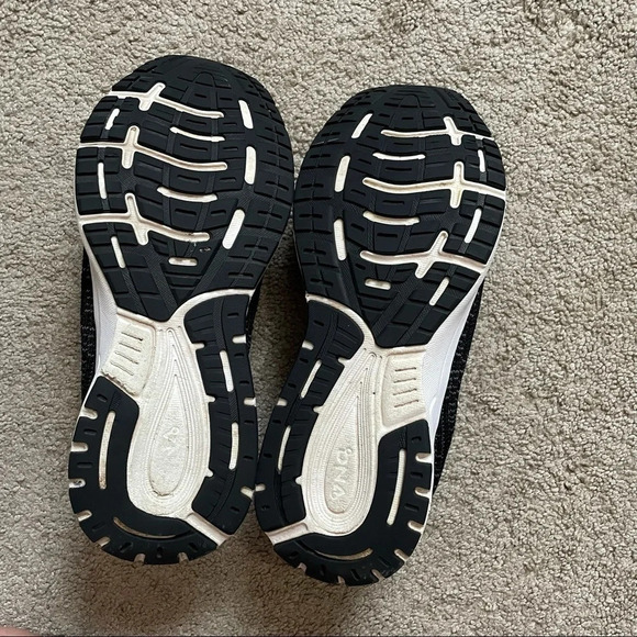 Athletic_Shoes